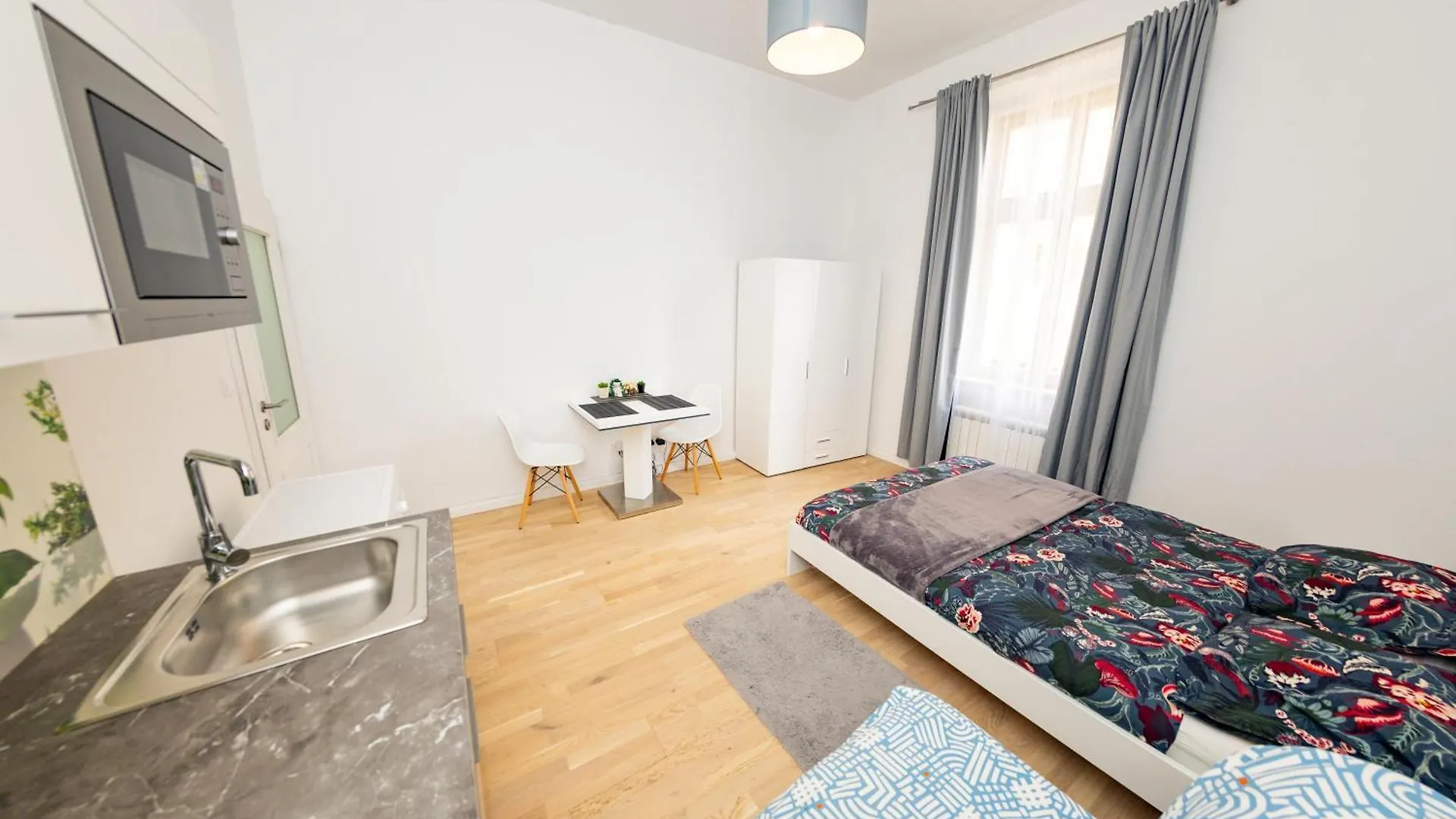 Wenceslas Square Apartment Прага