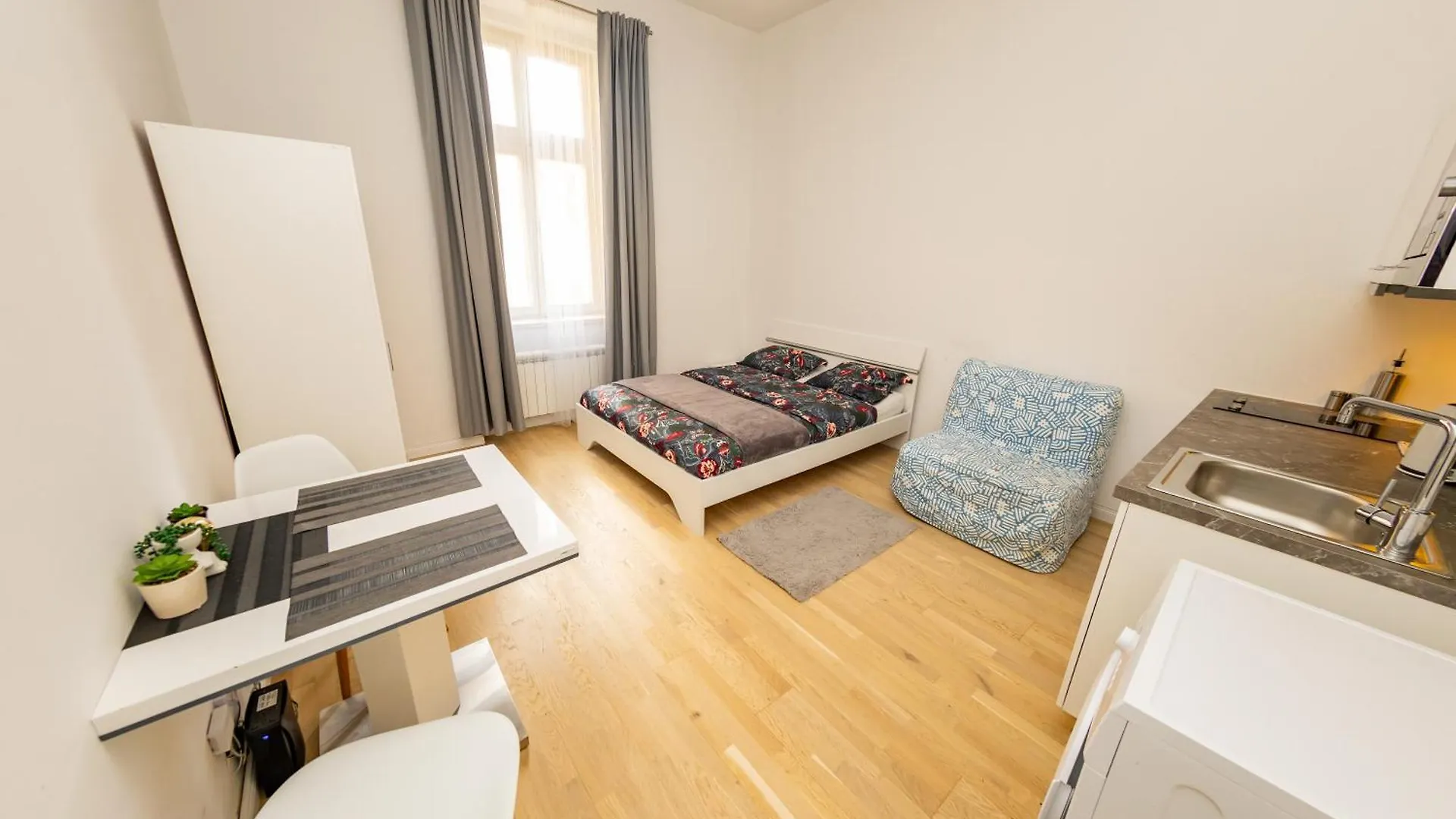 Wenceslas Square Apartment Прага 0*,  Чехия