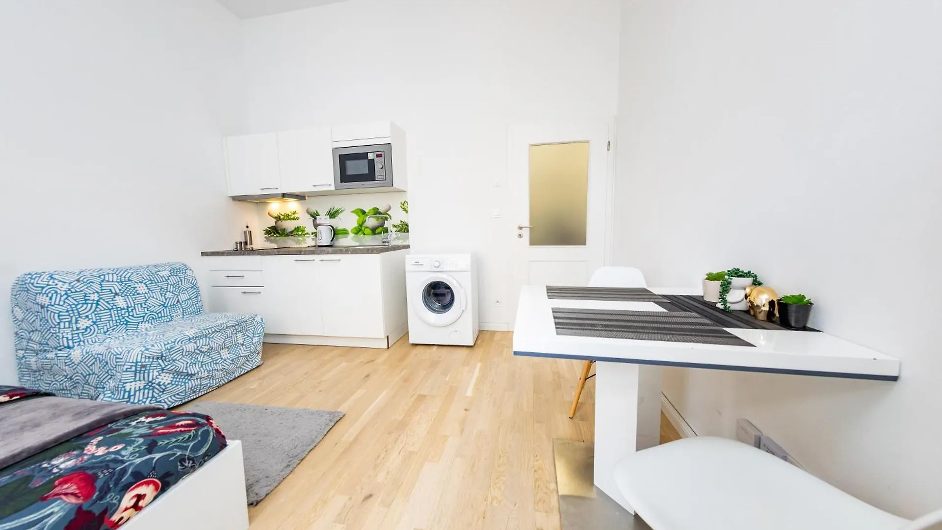 Wenceslas Square Apartment Прага