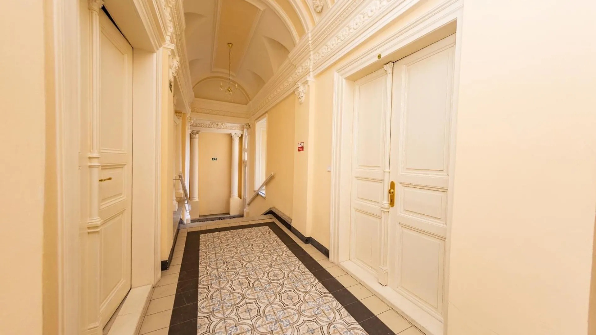 Wenceslas Square Apartment Прага Чехия