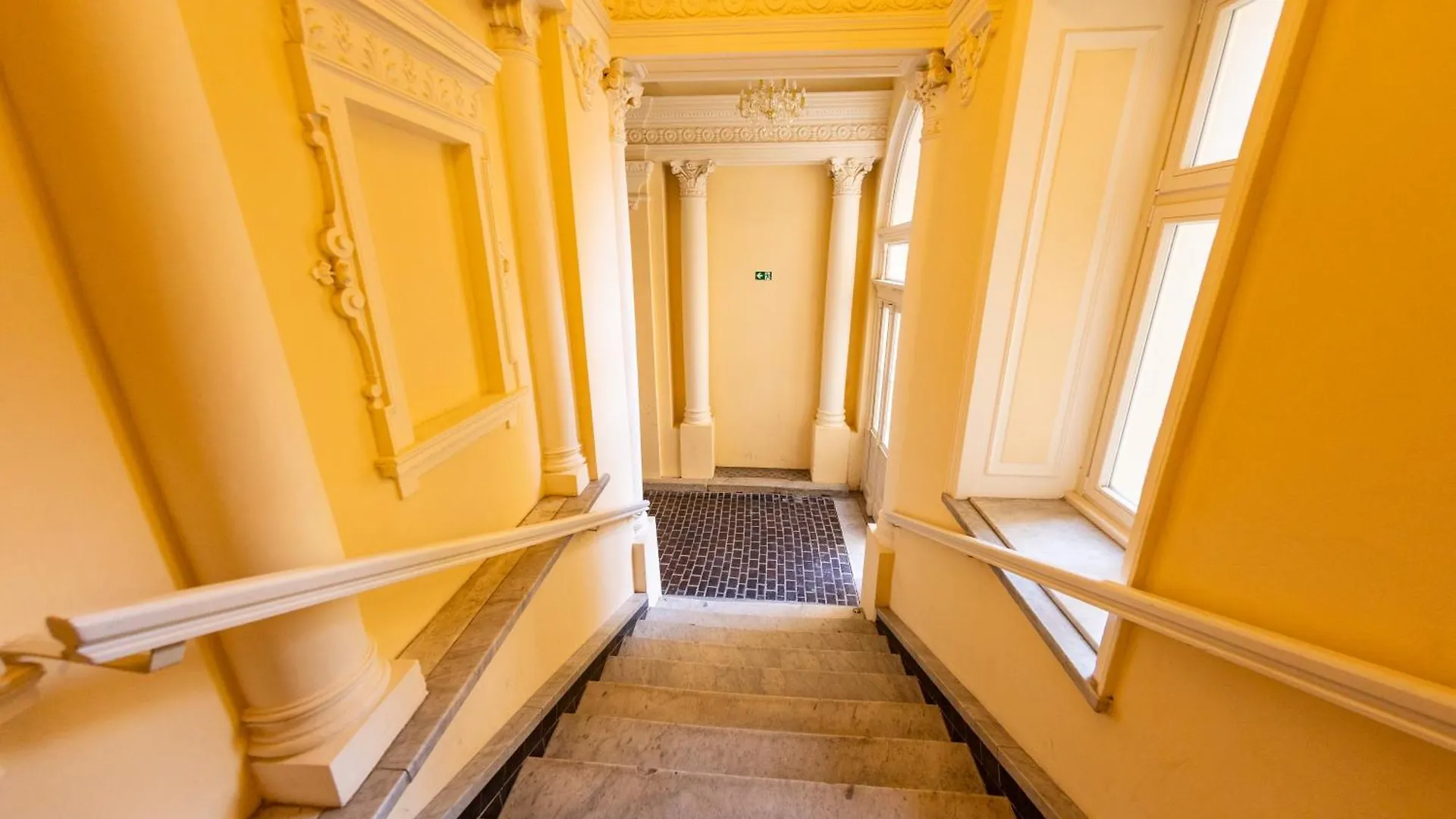 Wenceslas Square Apartment Прага