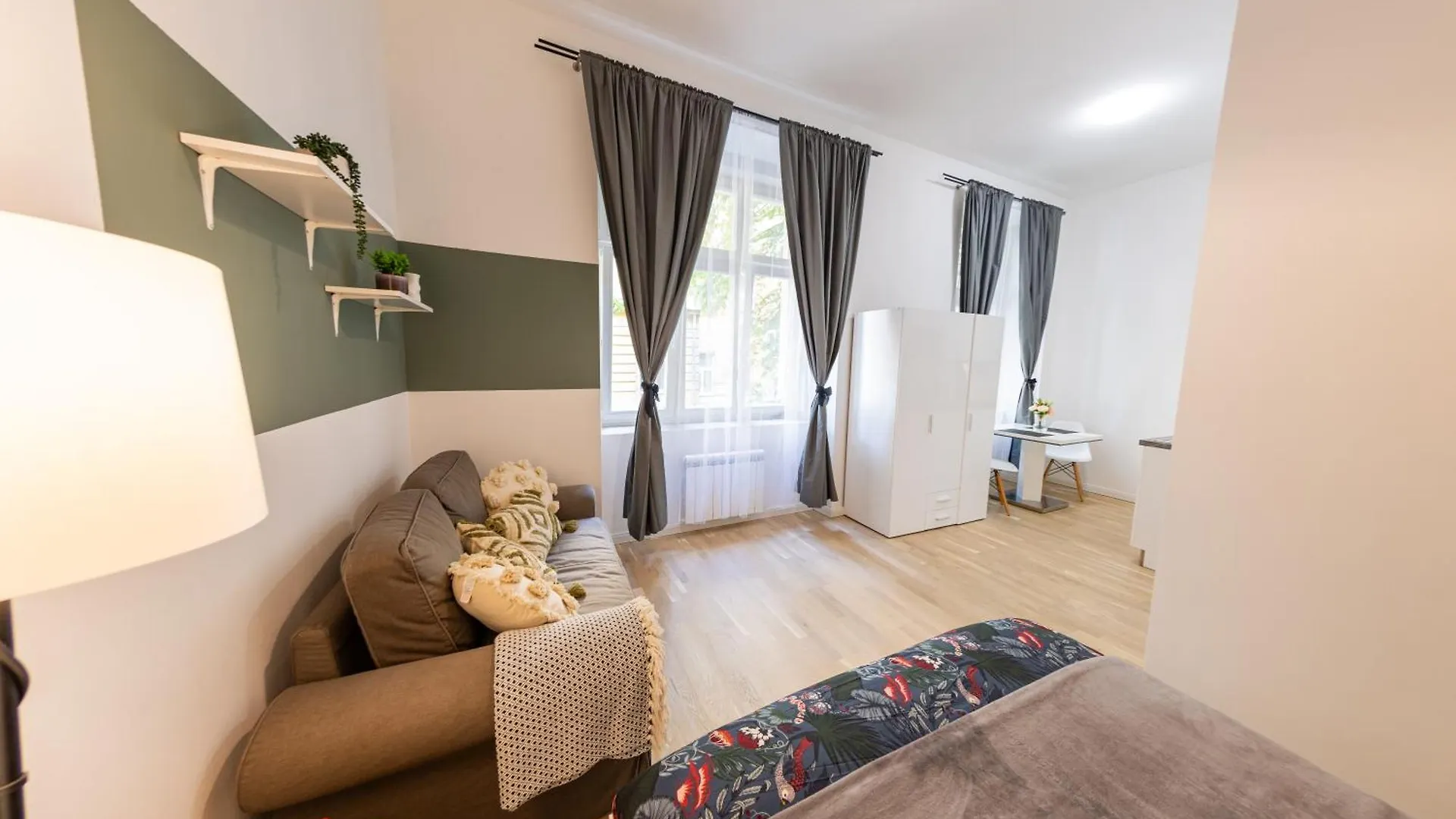 Wenceslas Square Apartment Прага